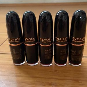 Never used makeup revolution lipsticks 5 pcs